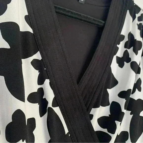 WHITE HOUSE BLACK MARKET - Black and white Butterfly pattern wrap dress - Size 6 - Picture 5 of 7